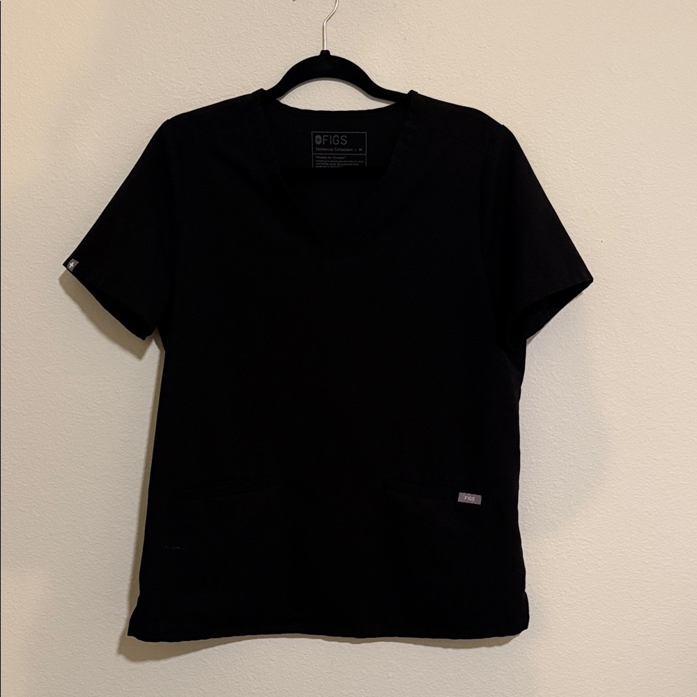 Figs Technical Collection Black scrub set with a V-neck top + straight leg pants